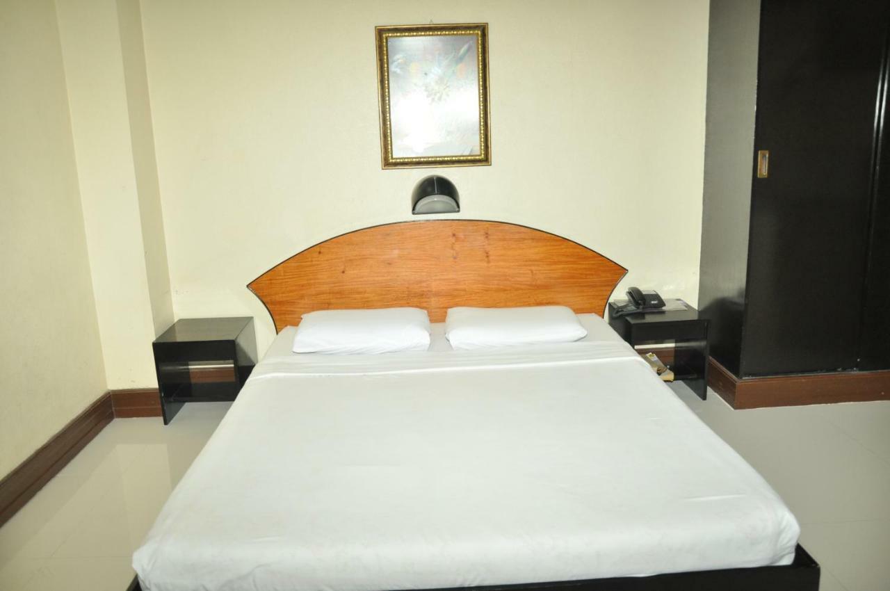 Paragon Suites Cebu Екстериор снимка